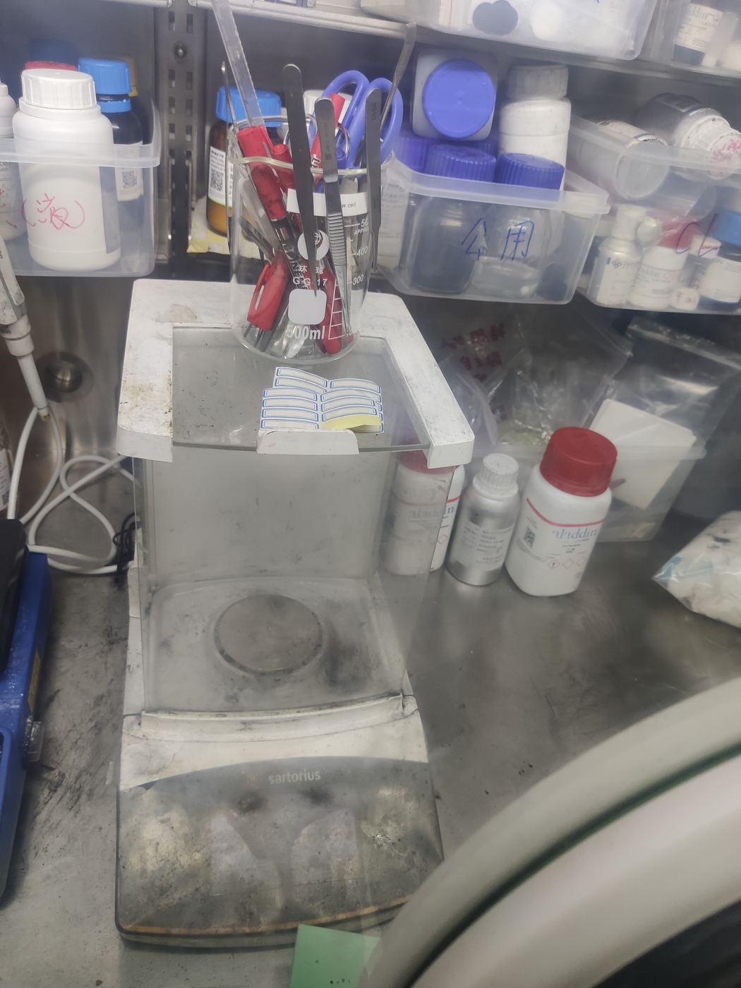 电子测量仪器检修实景(同品类参考图)
