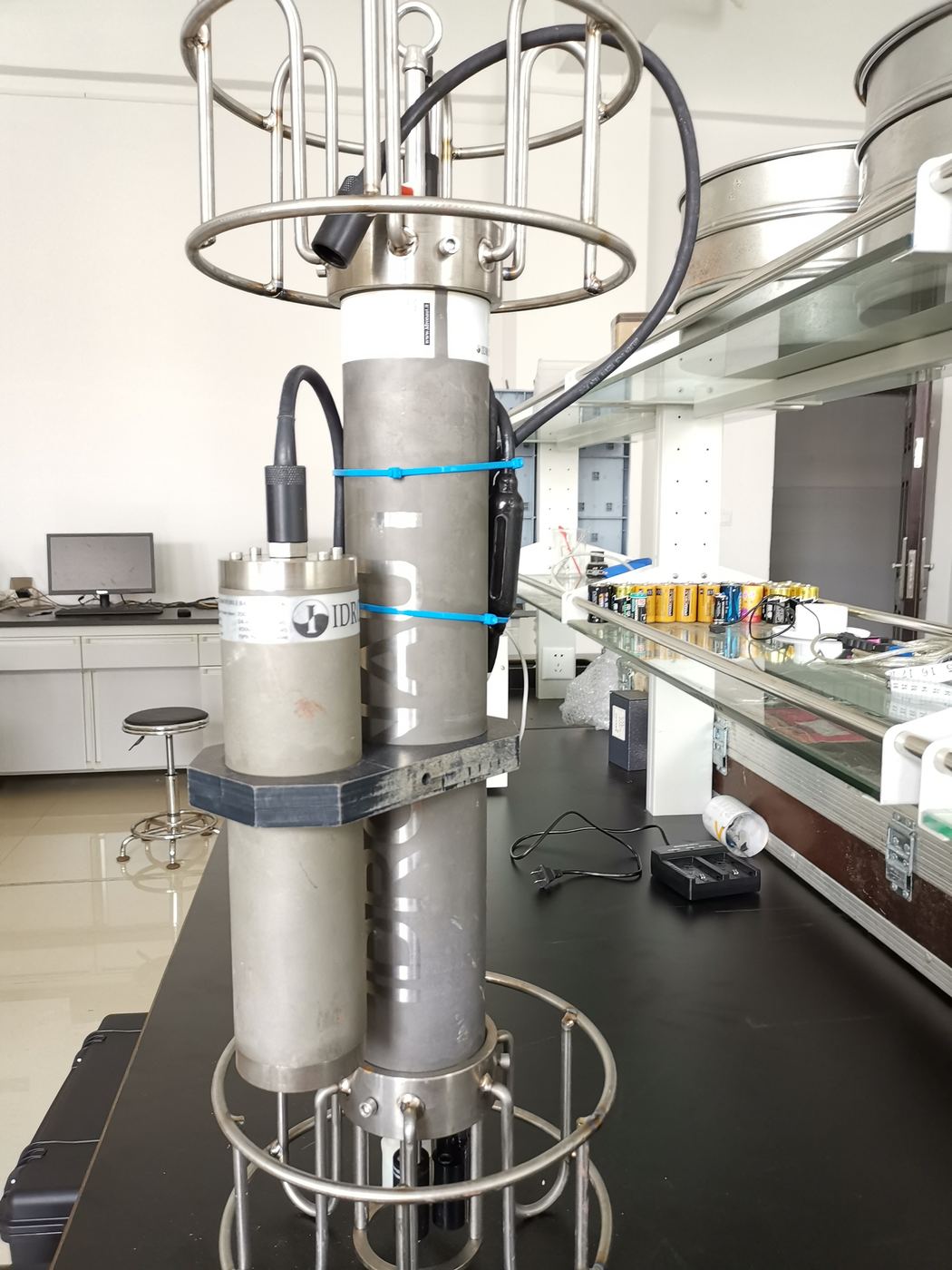 电子测量仪器在用实景（同品类参考图，非案例现场）