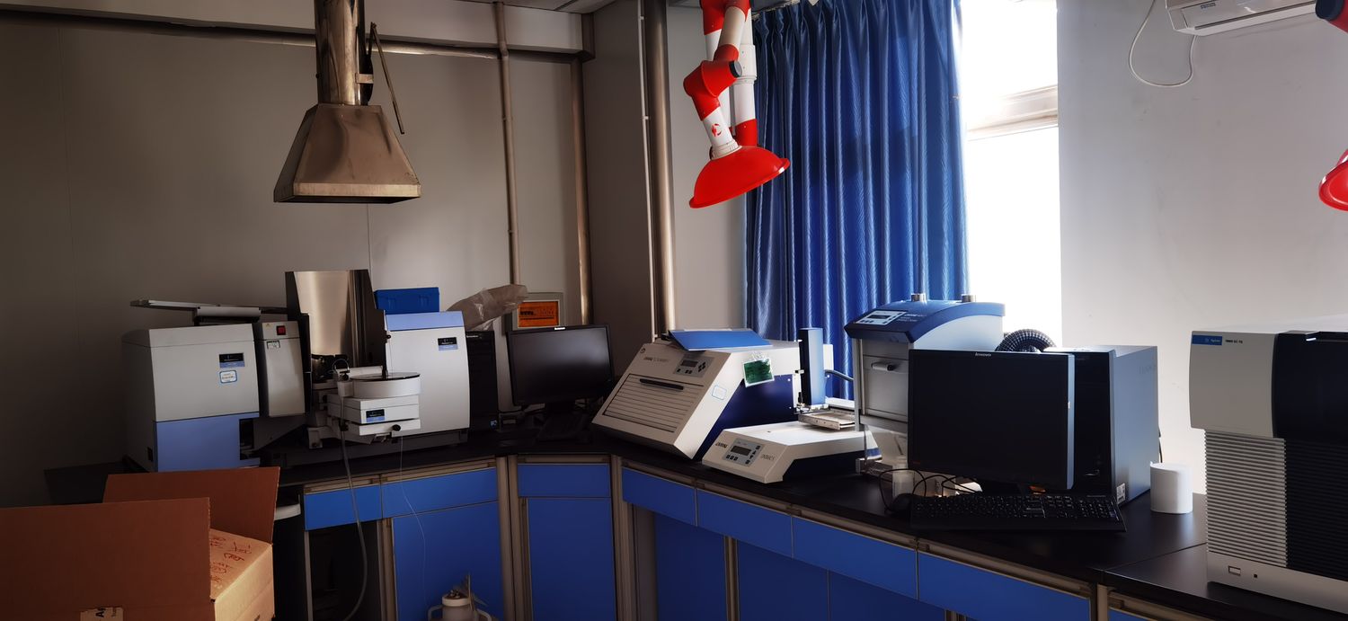 光谱类仪器检修与故障排查实景(同品类参考图,非本故障现场)