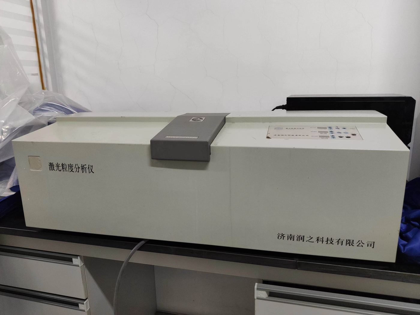工业仪表类仪器检修与故障排查实景（同品类参考图，非本故障现场）