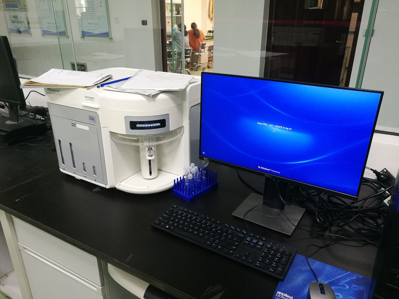 Invitrogen Attune NxT 赛默飞Attune NxT流式细胞仪 实拍图