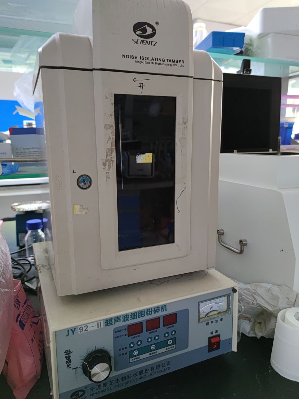 生命科学仪器检修实景（同品类参考图）